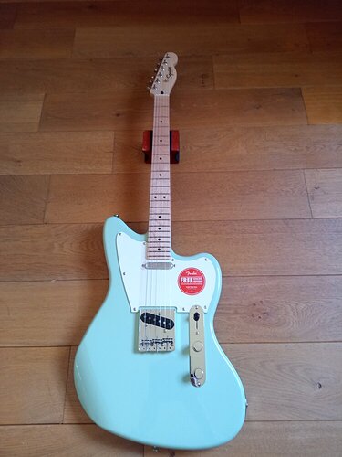 squier-paranormal-offset-5472605